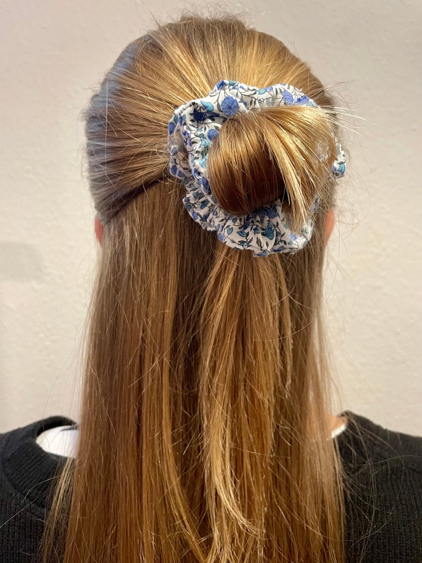 Blumen Scrunchie Rot Blau