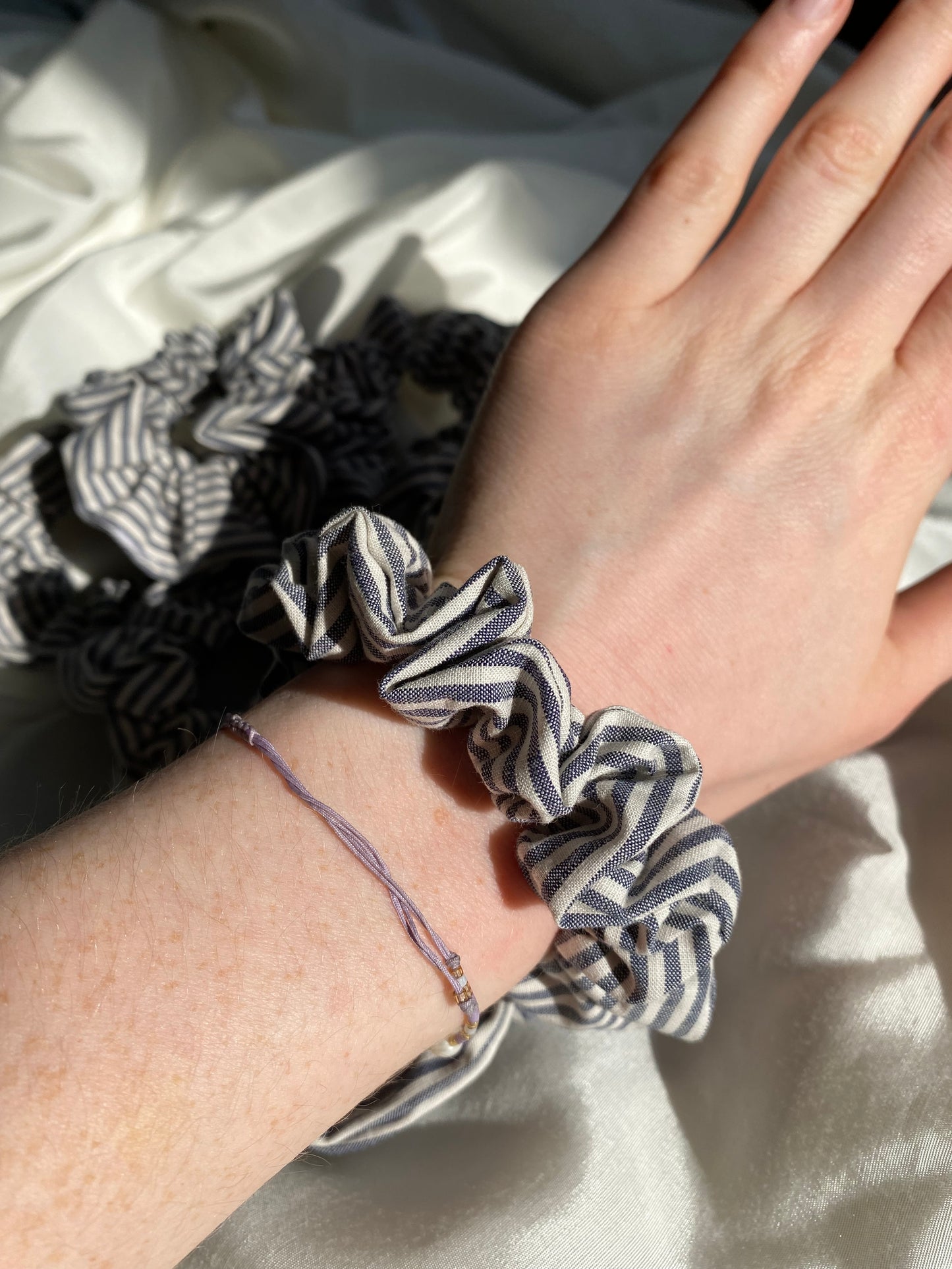 Scrunchie gestreift Blau Weiß