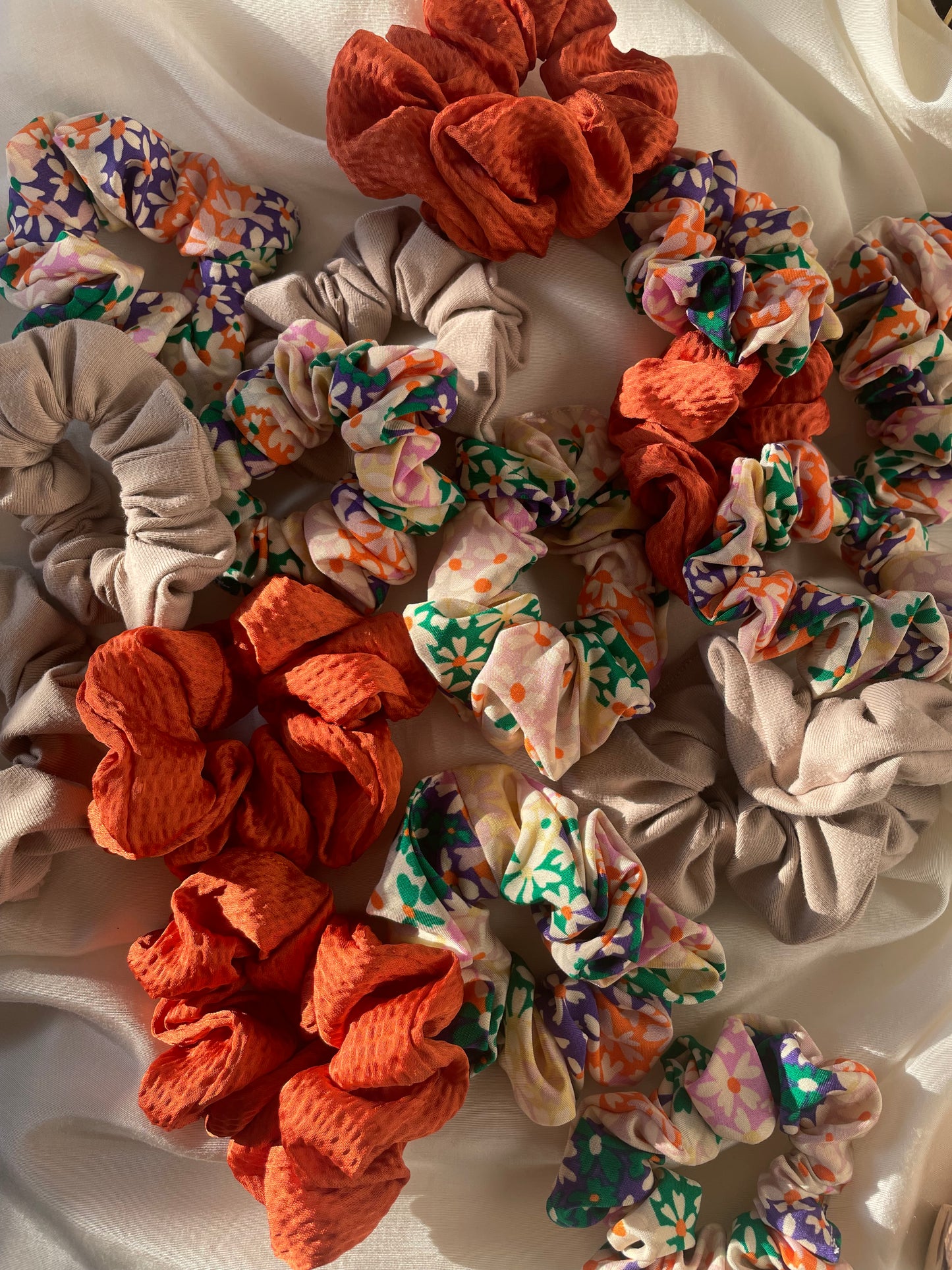 Scrunchie Frühling Blume Orange Beige