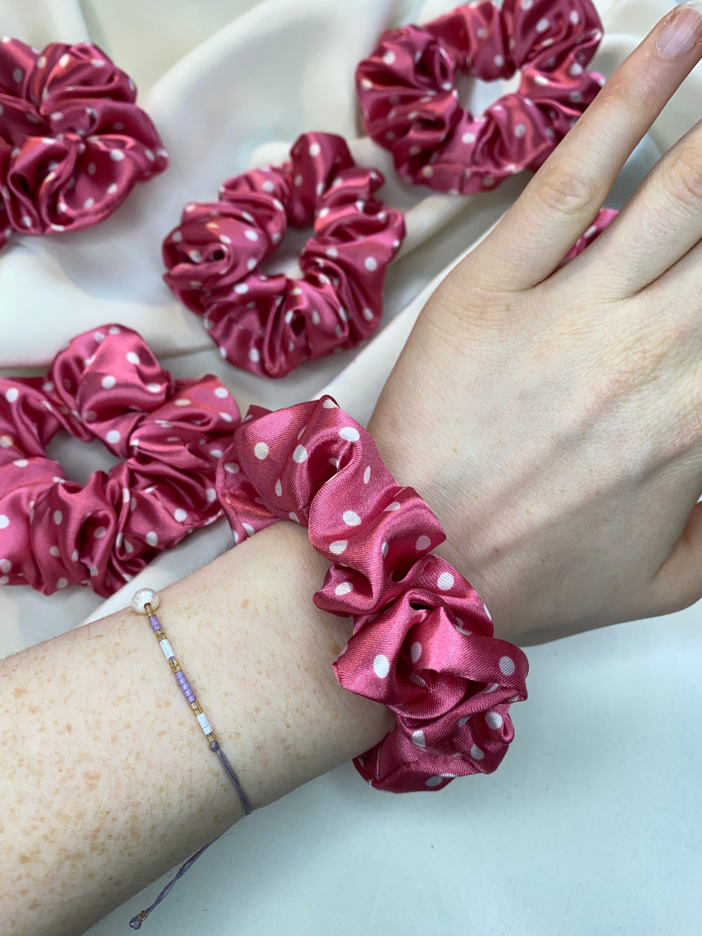 Scrunchie Rosa Pink gepunktet Satin