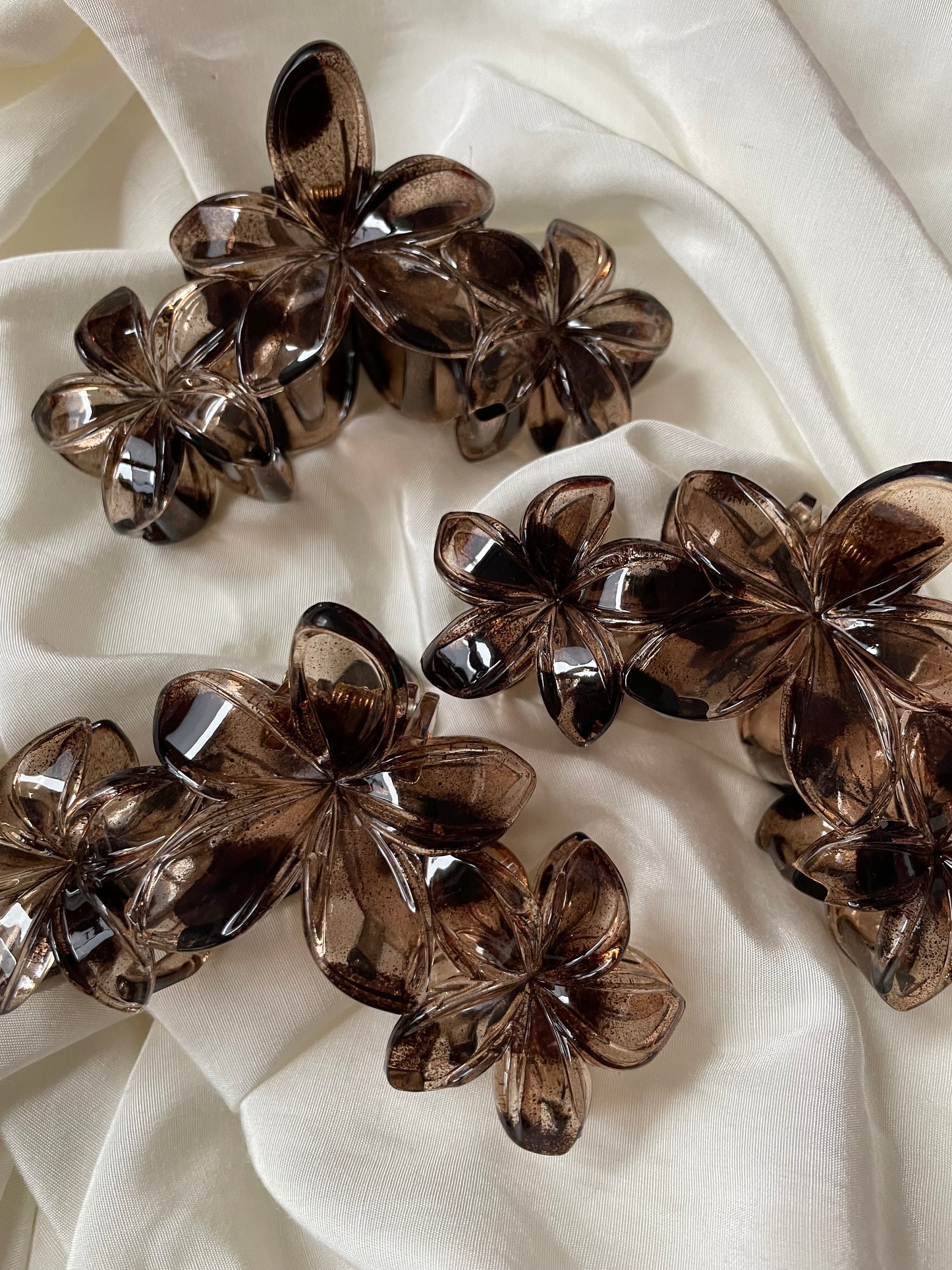 3 Blumen Haarspange Braun Leo