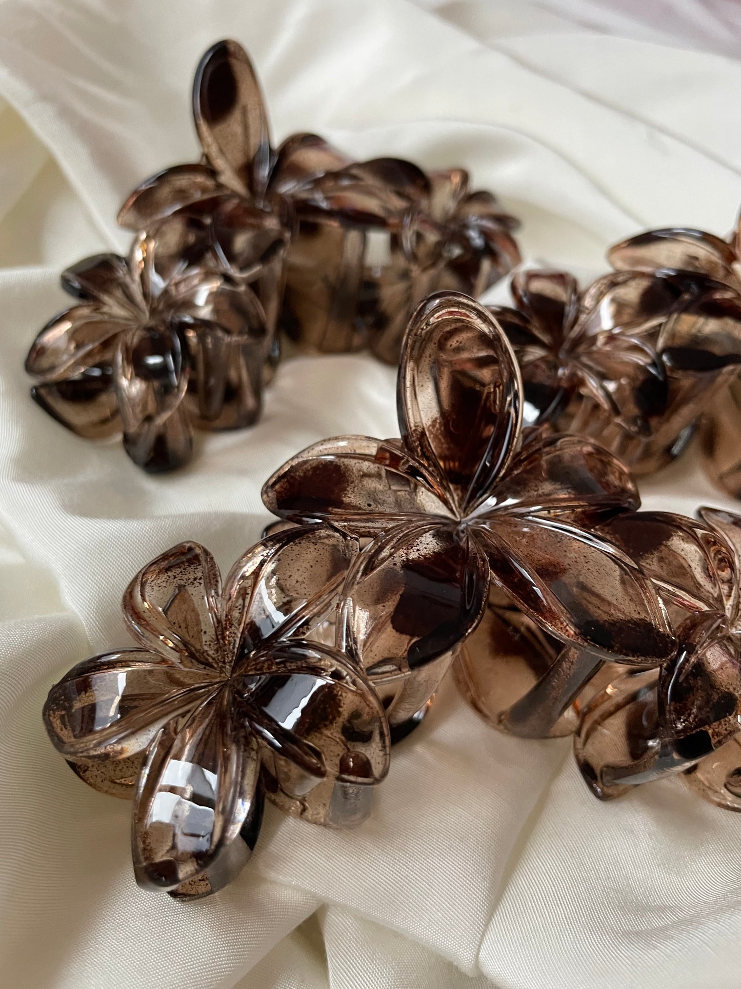 3 Blumen Haarspange Braun Leo