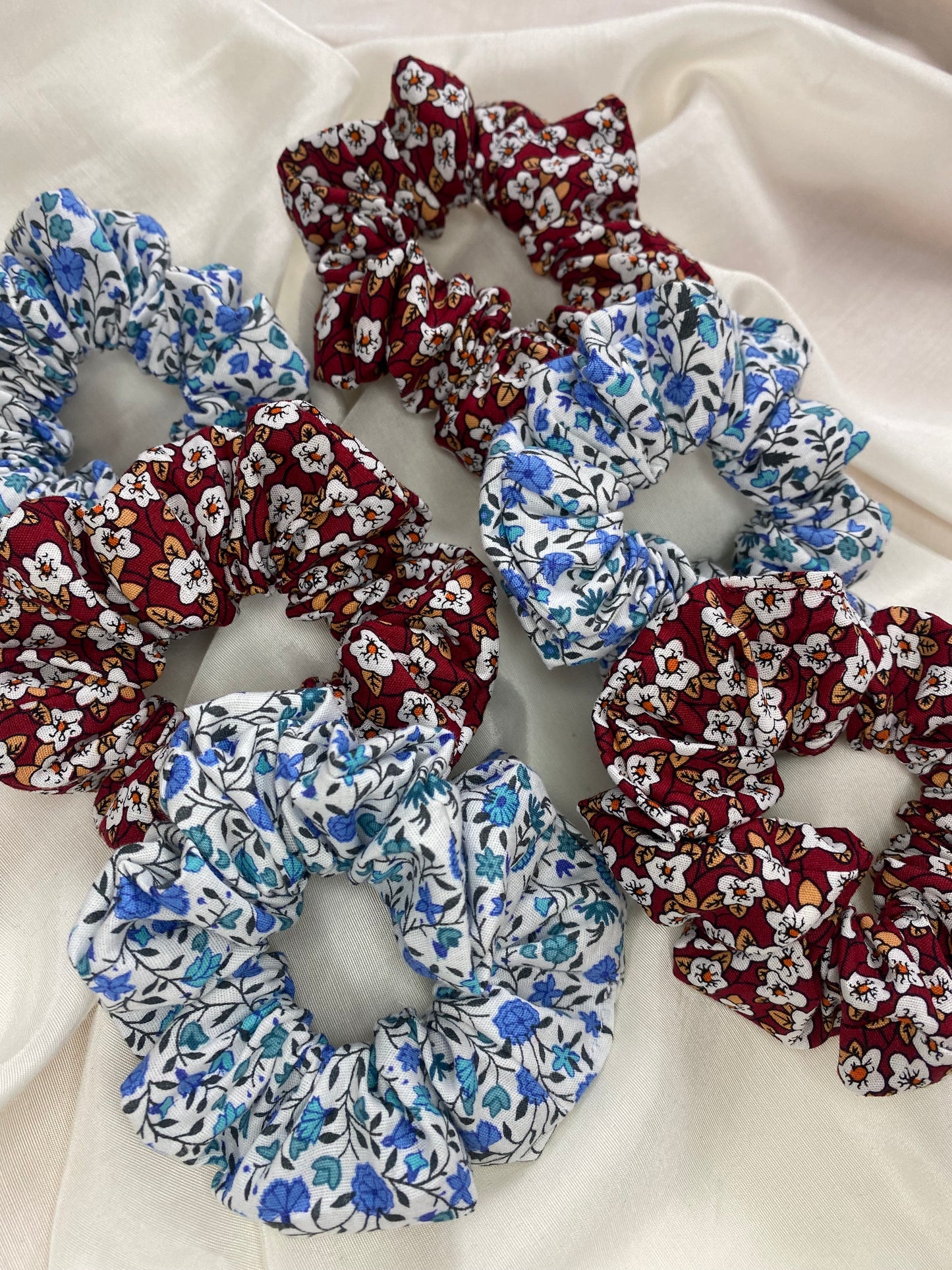 Blumen Scrunchie Rot Blau