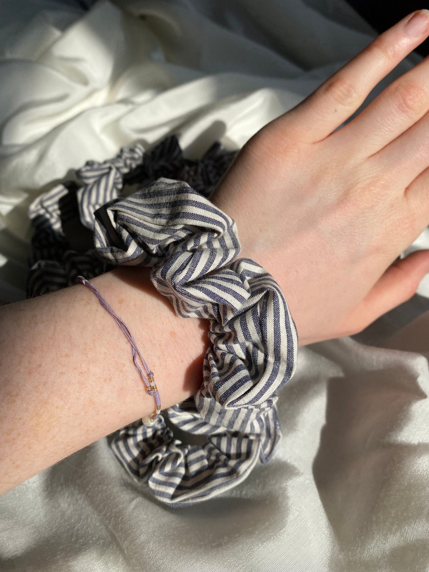 Scrunchie gestreift Blau Weiß