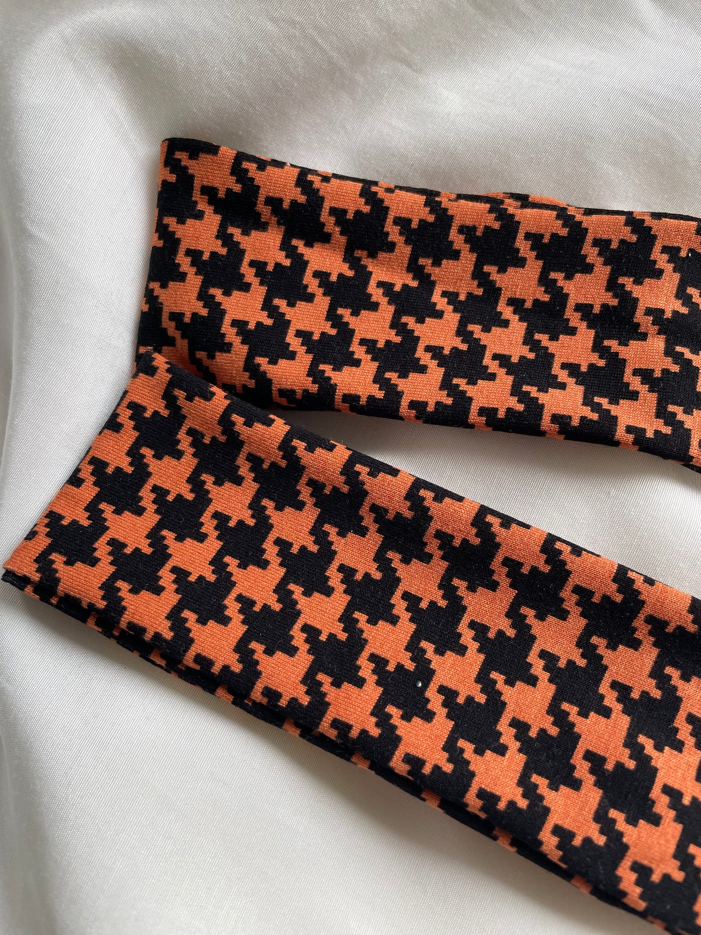 Yogaband Hahnentrittmuster Orangen Schwarz