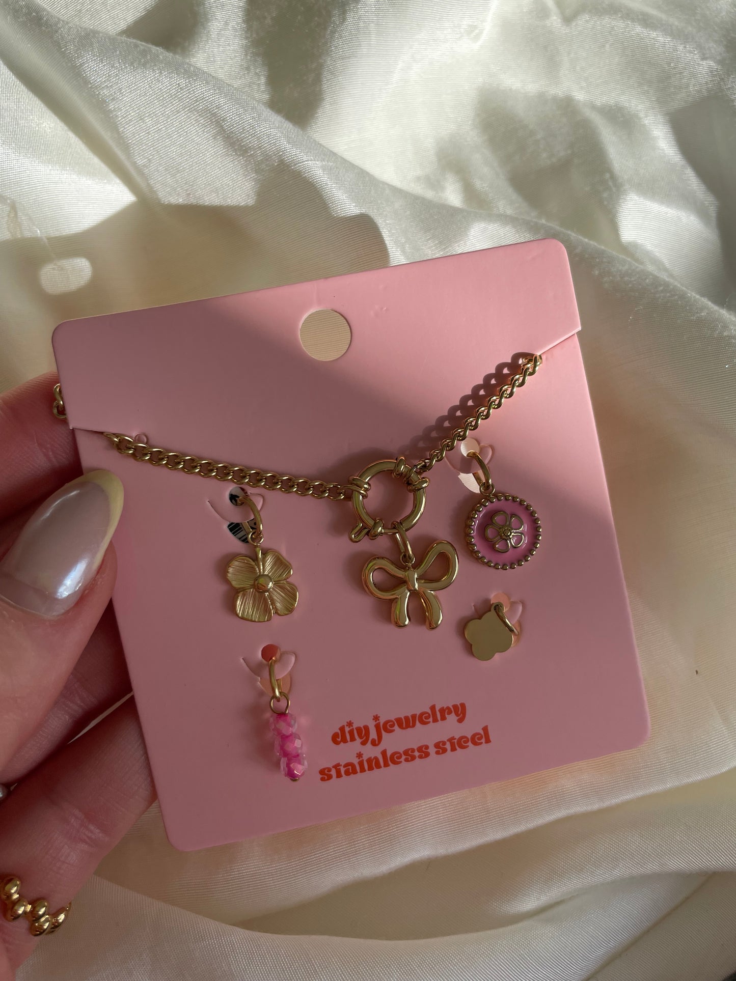 Charm Armband DIY Bow