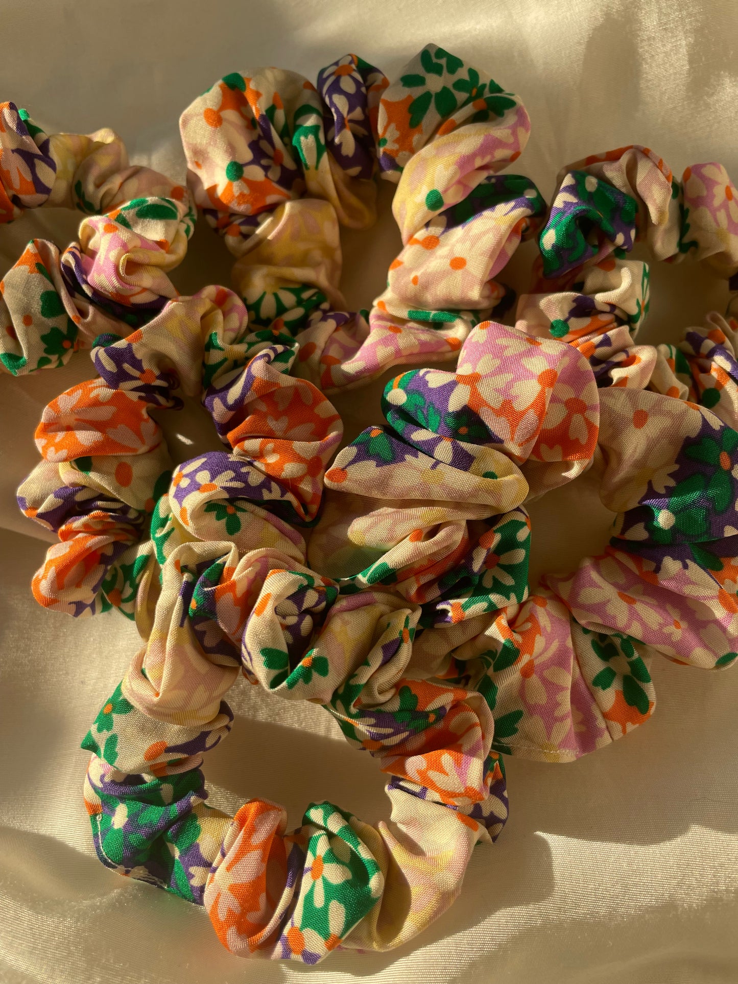 Scrunchie Frühling Blume Orange Beige