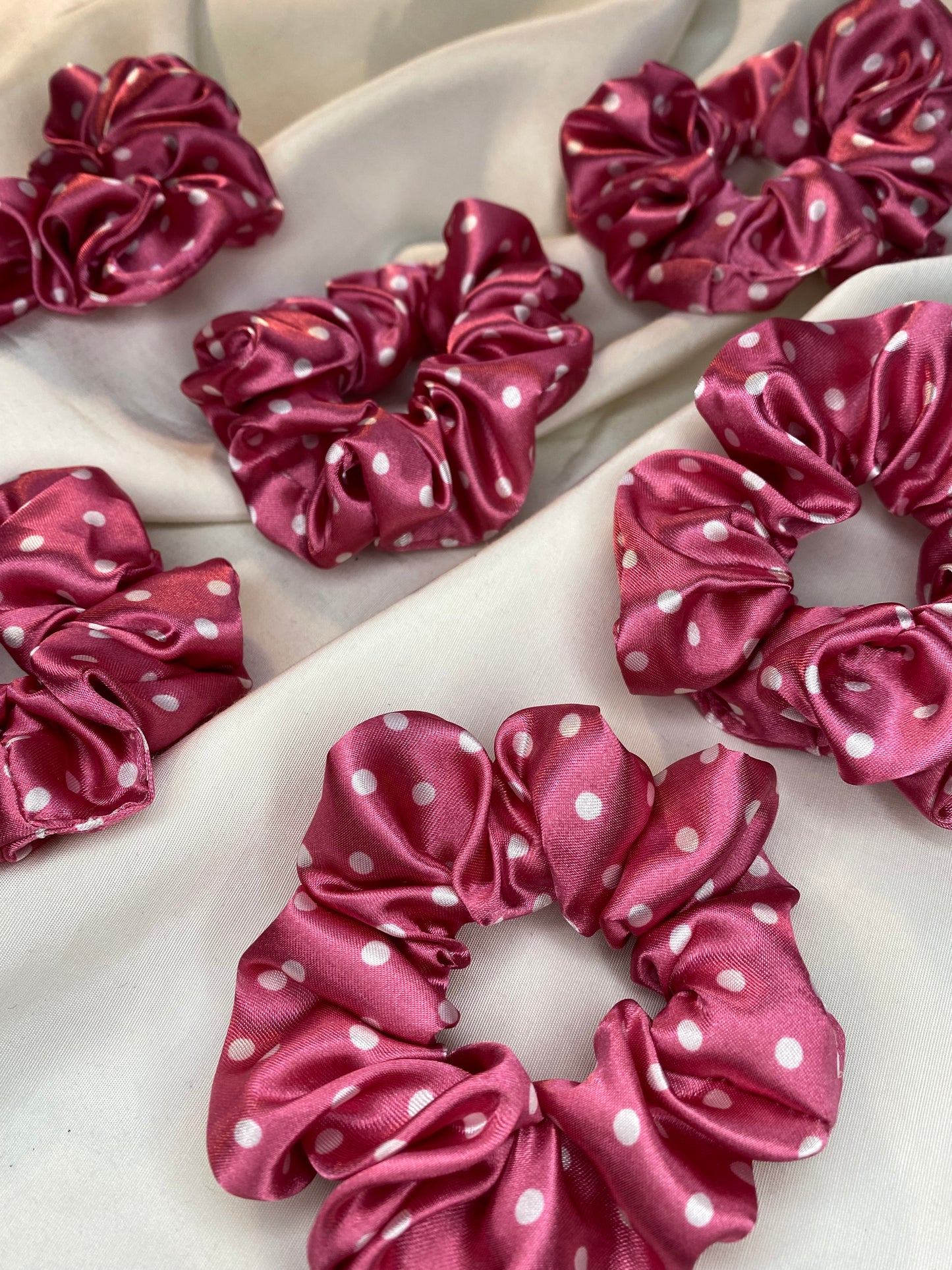Scrunchie Rosa Pink gepunktet Satin
