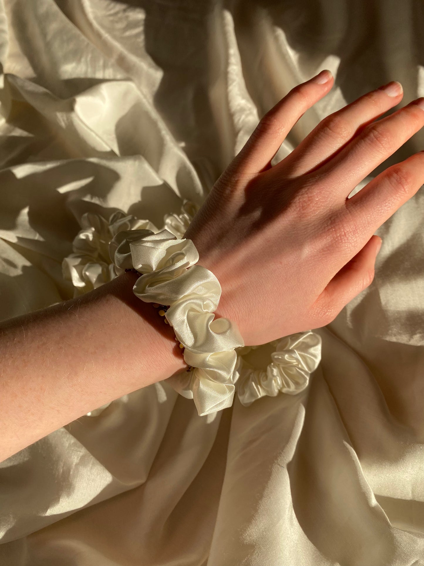 Scrunchie Weiß Satin