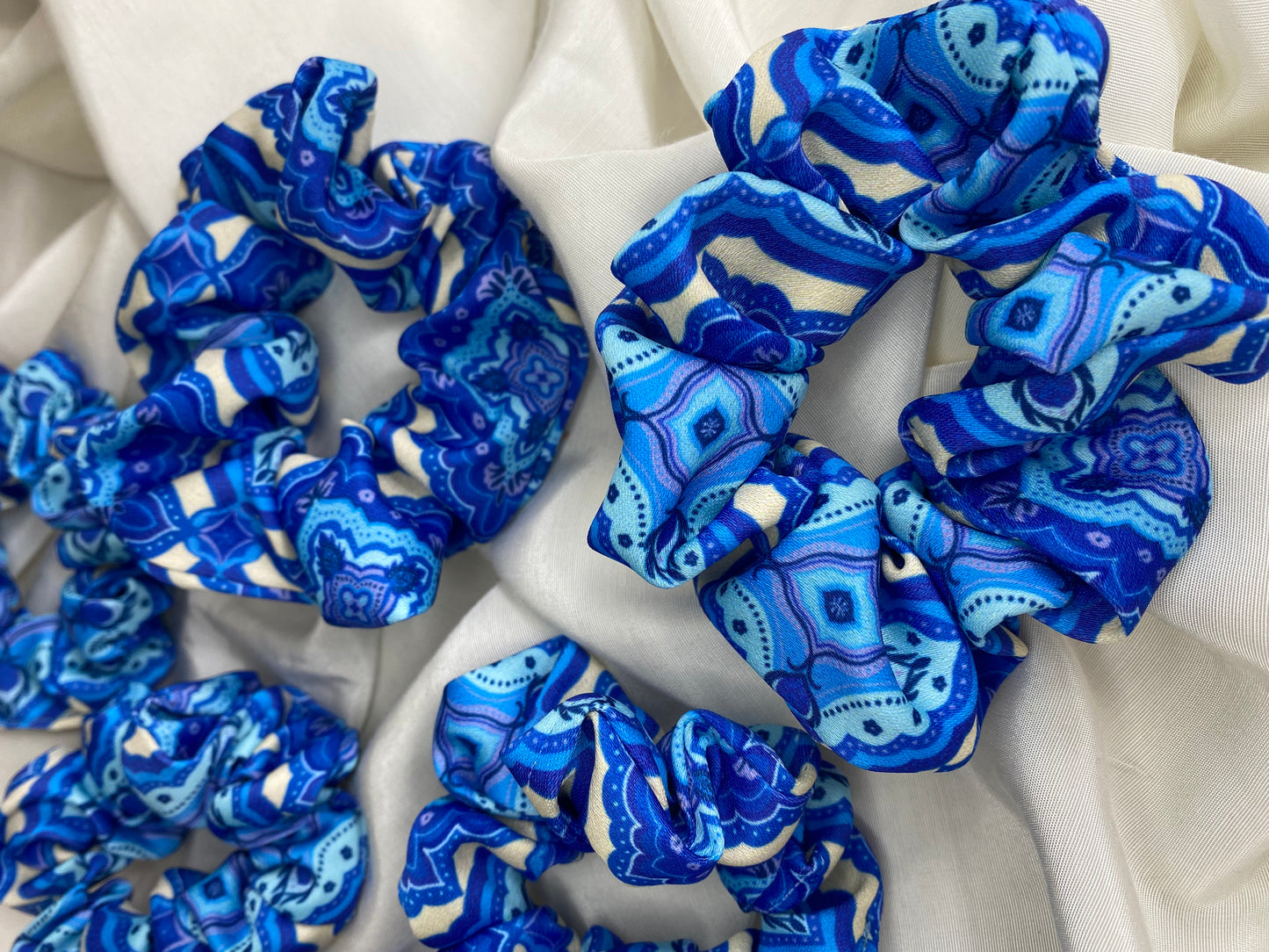 Scrunchie Blau Weiß Oriental
