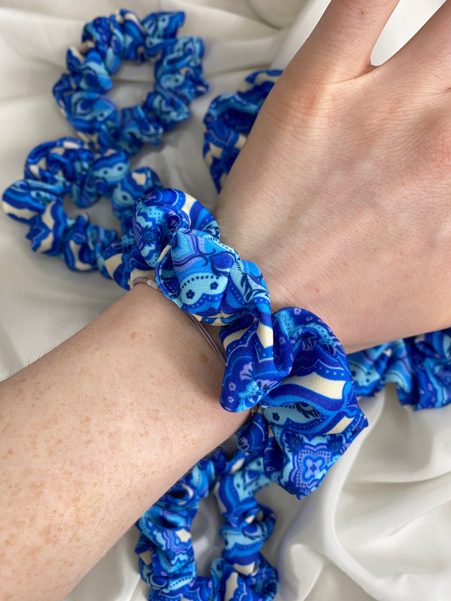 Scrunchie Blau Weiß Oriental