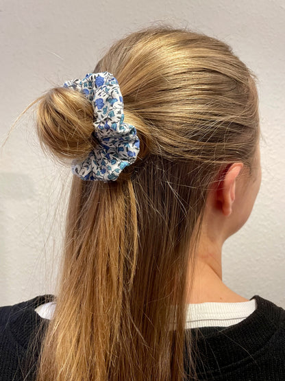 Blumen Scrunchie Rot Blau