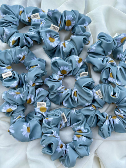Swim & Sweat Scrunchie Daisy