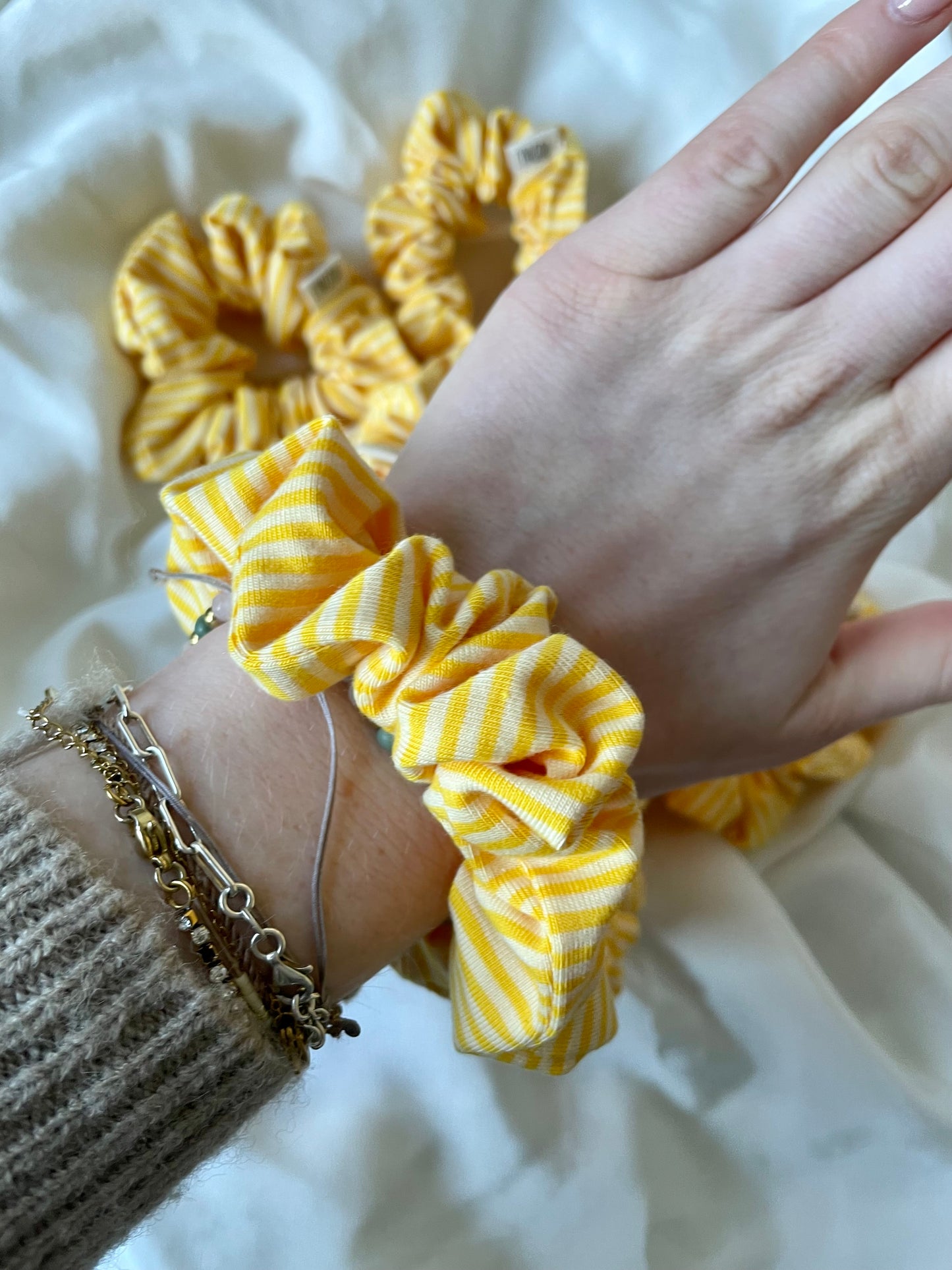 Scrunchiekollektion Strify gestreift Gelb Beige Blau