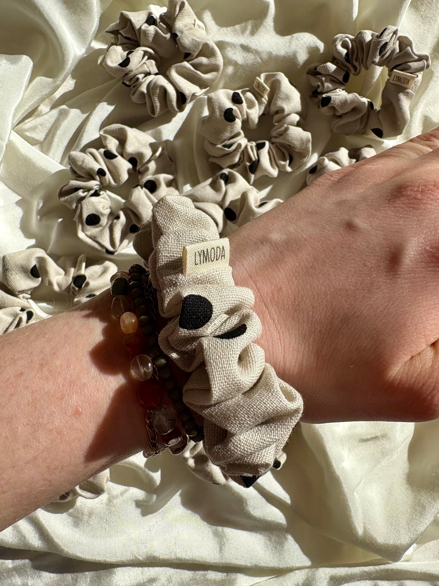 Scrunchie Dots Beige Schwarz Leinen