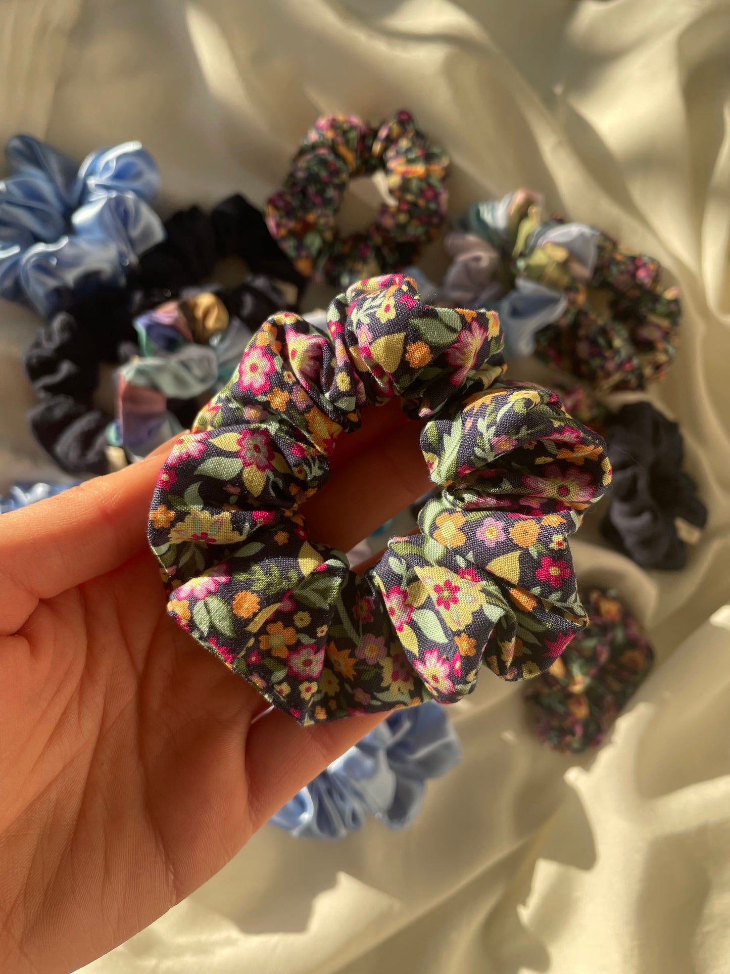 Scrunchie Mix Blau Frühling Blumen
