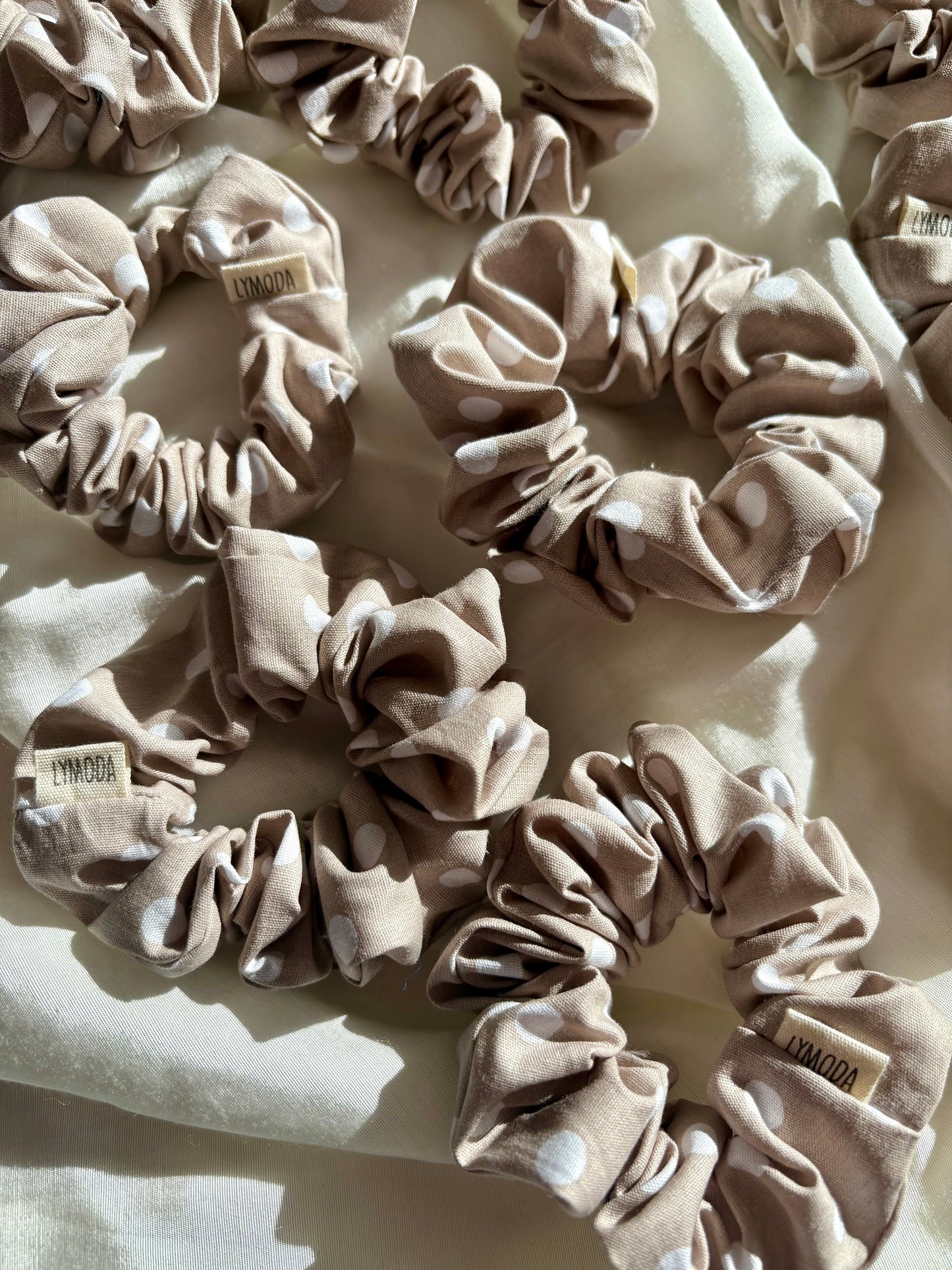 Scrunchie Dots Beige Weiß