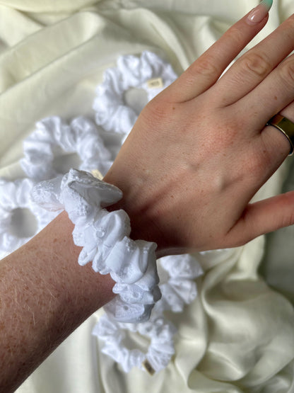 Scrunchie White Flower