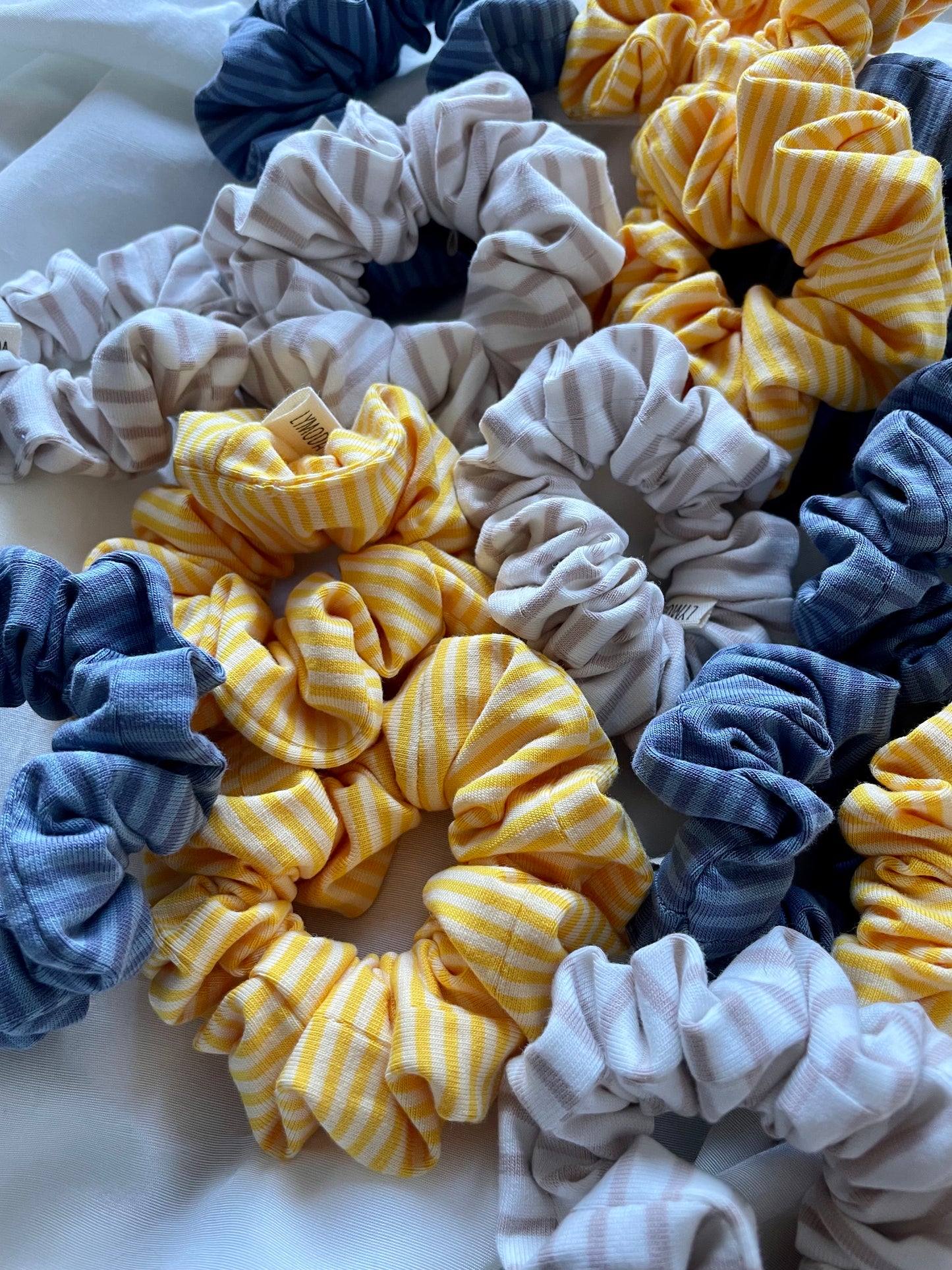 Scrunchiekollektion Strify gestreift Gelb Beige Blau