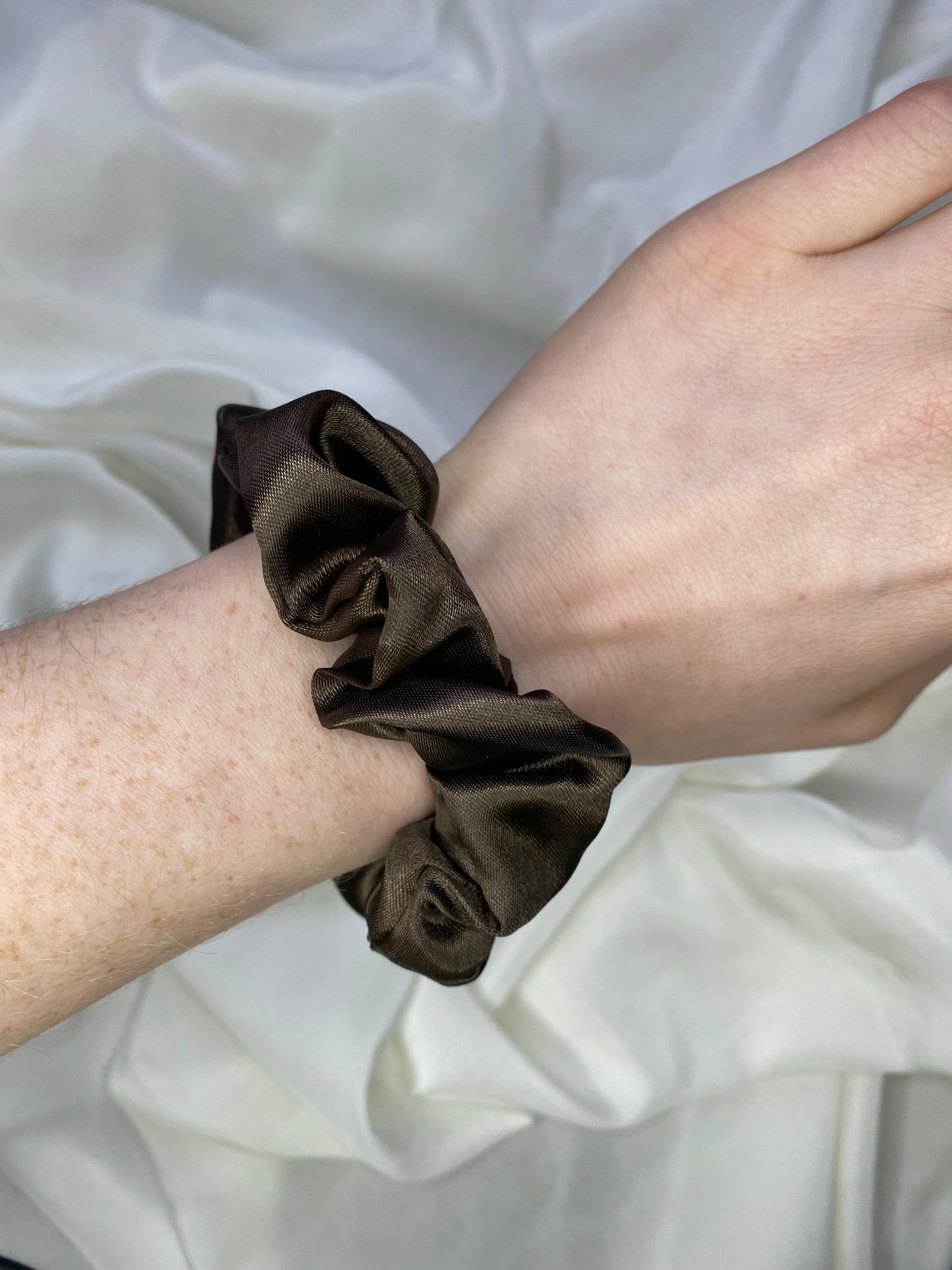 Scrunchie Satin Dunkelbraun