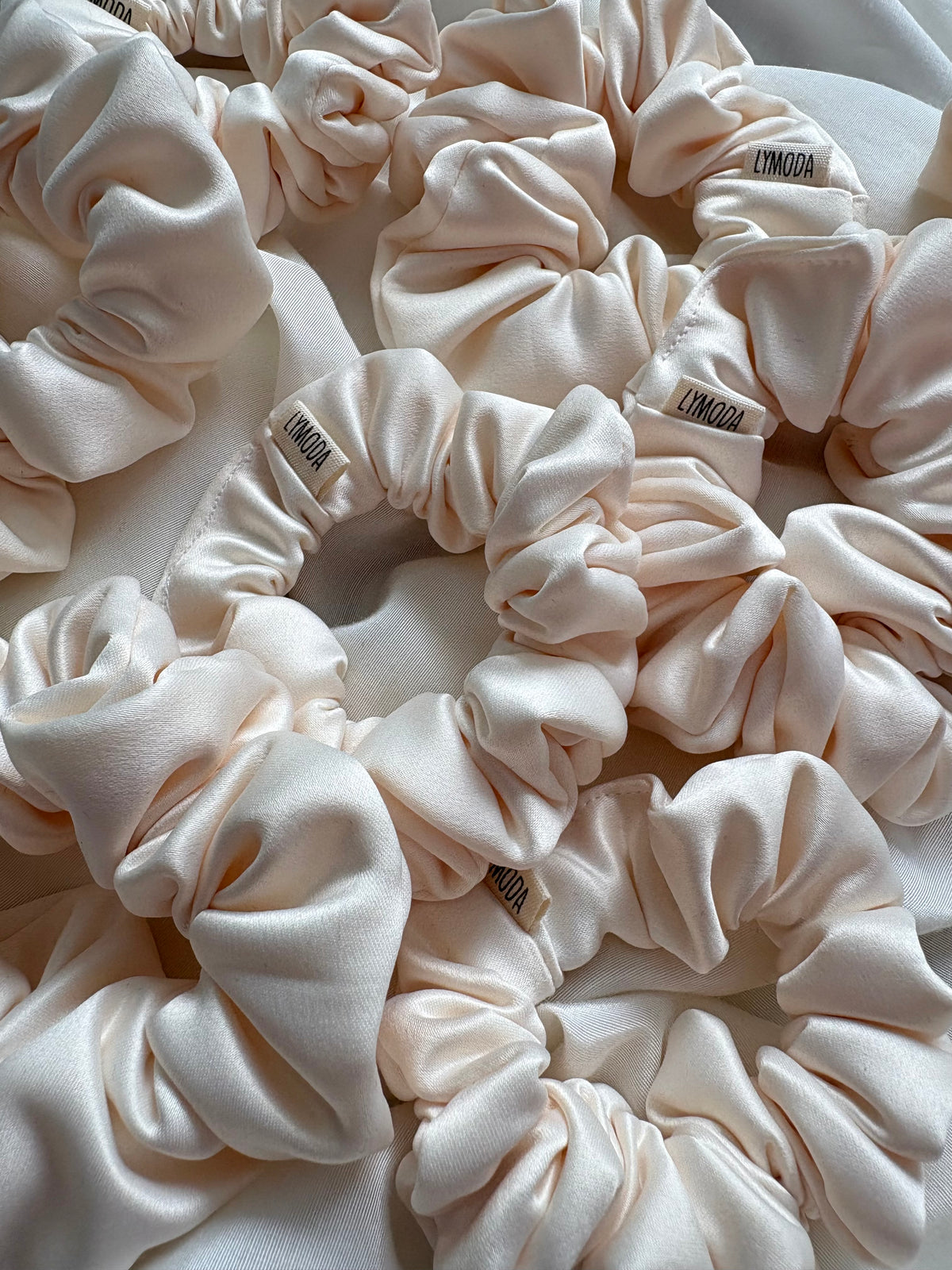 Scrunchie Satin Creme