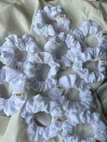 Scrunchie White Flower
