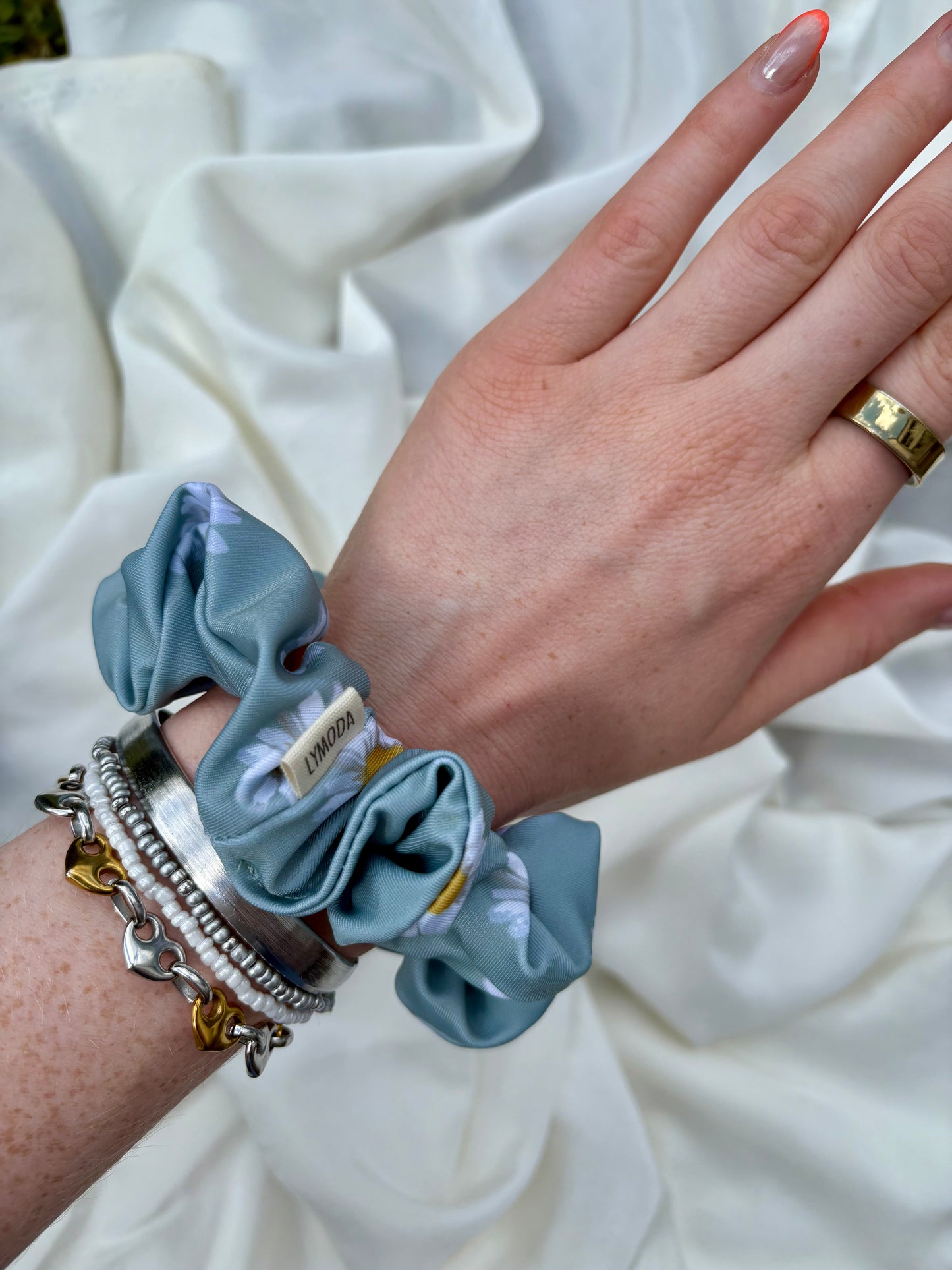 Swim & Sweat Scrunchie Daisy