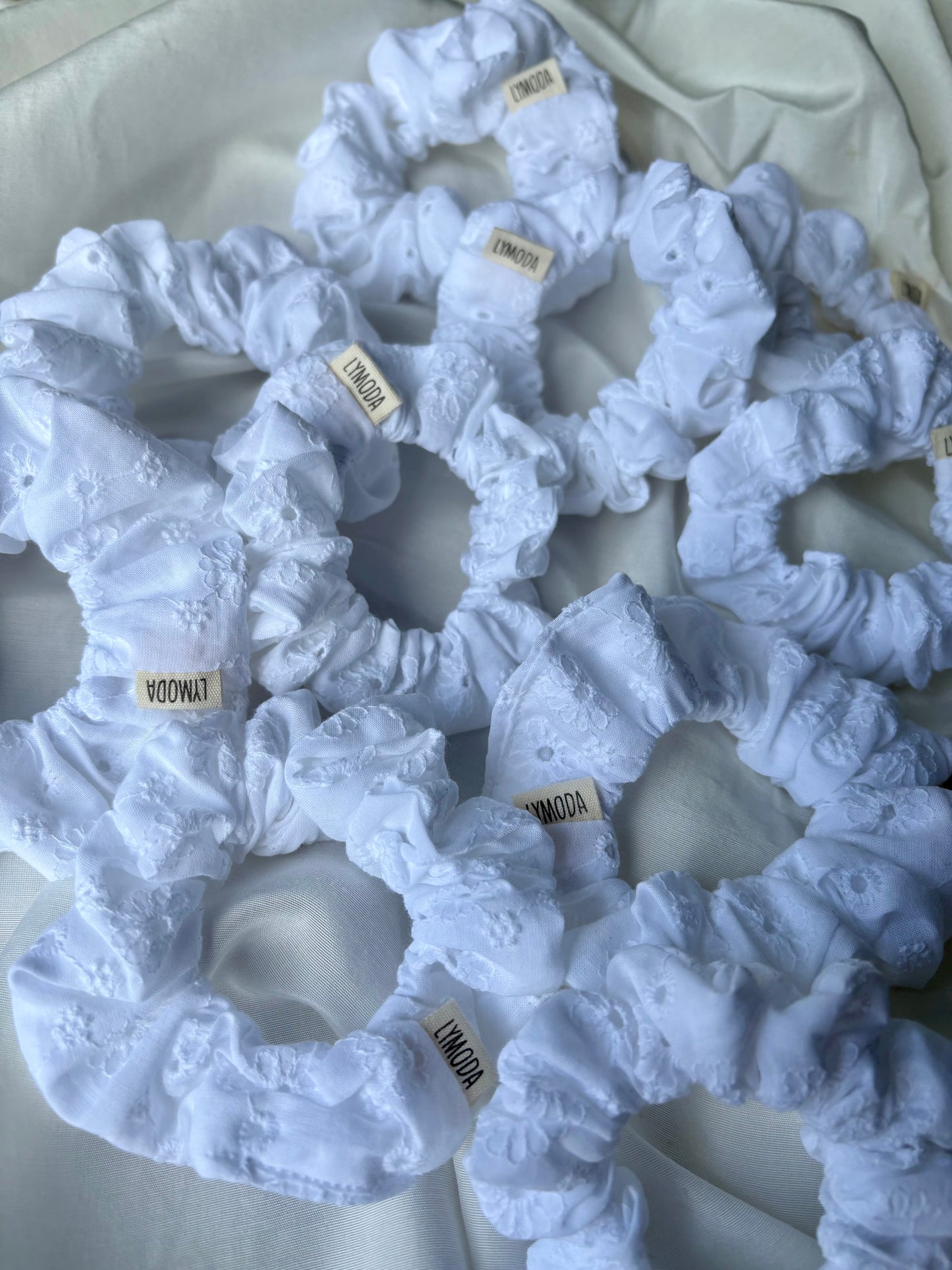 Scrunchie White Flower