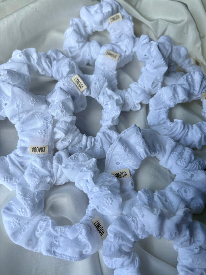 Scrunchie White Flower