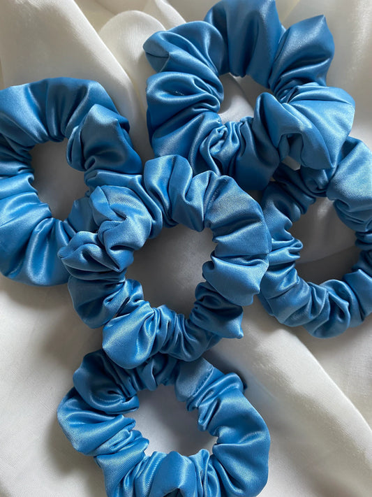 Hellblaues Heavy Satin Scrunchie