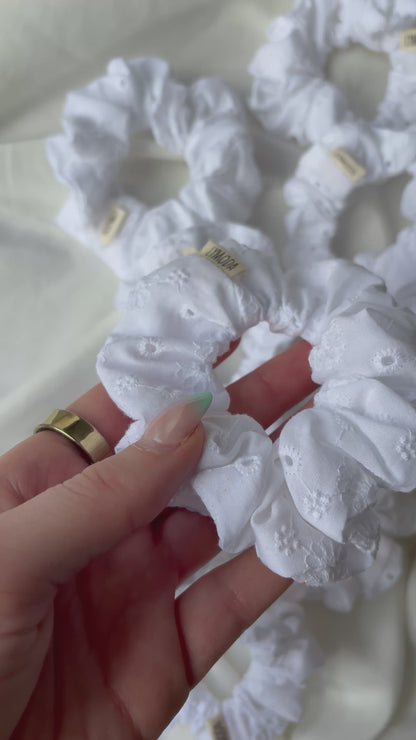 Scrunchie White Flower