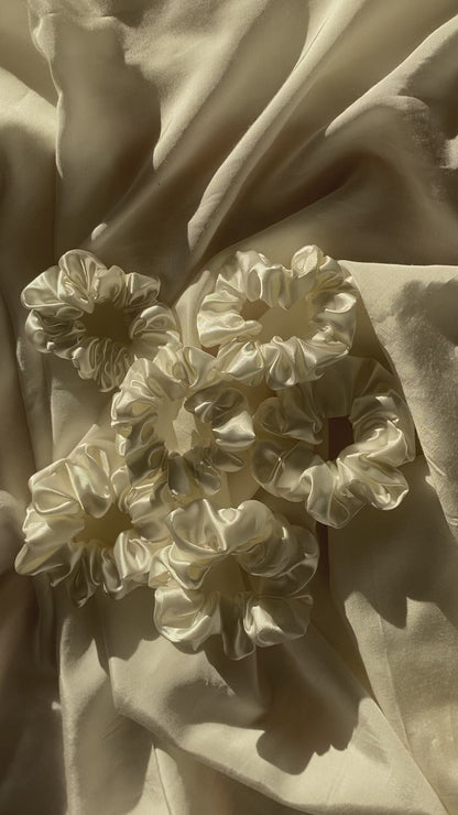 Scrunchie Weiß Satin